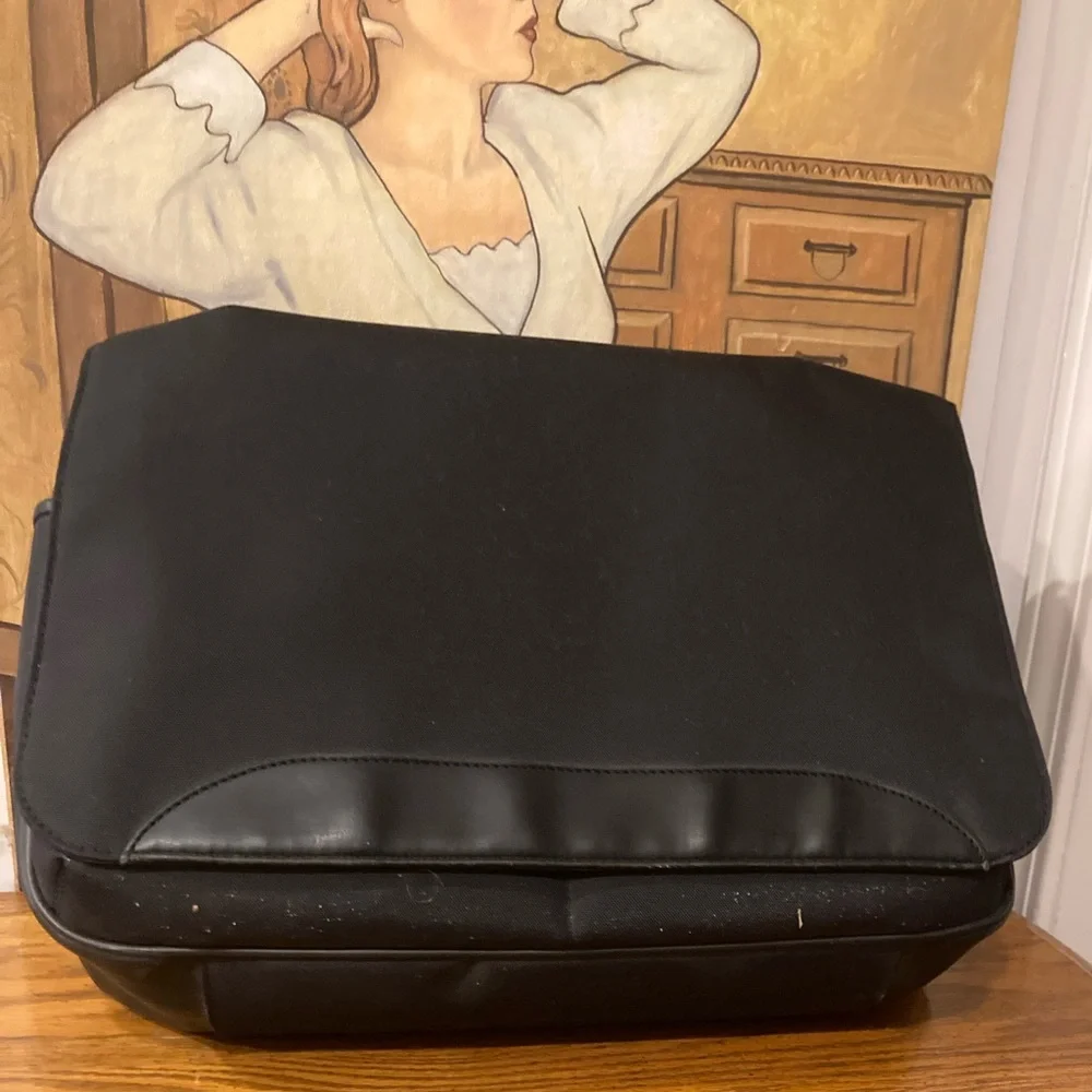 Hbc Essentials Bosca Messenger Bag Shoulder Bag Fits 15